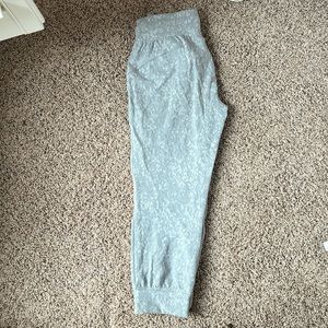 Women’s Lululemon Sweatpants ‘23
